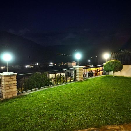 Shena Guest House Gjirokaster Bagian luar foto
