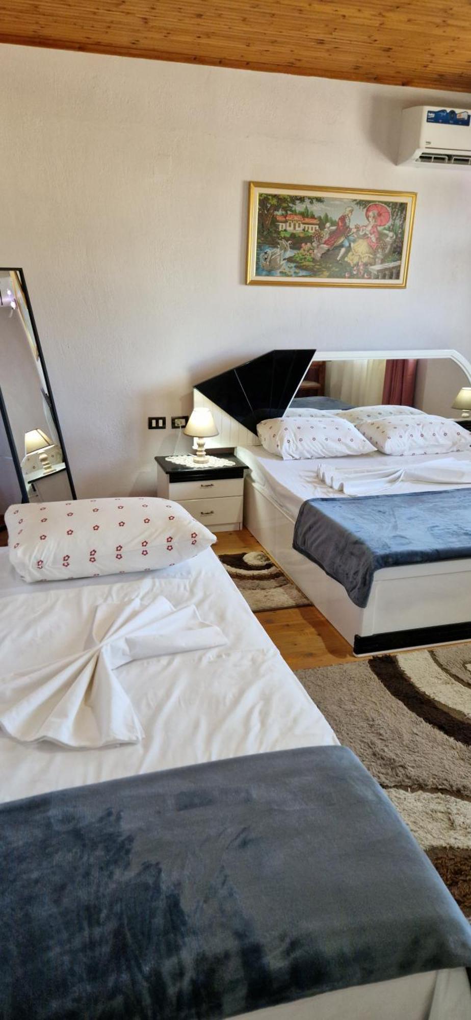 Shena Guest House Gjirokaster Bagian luar foto
