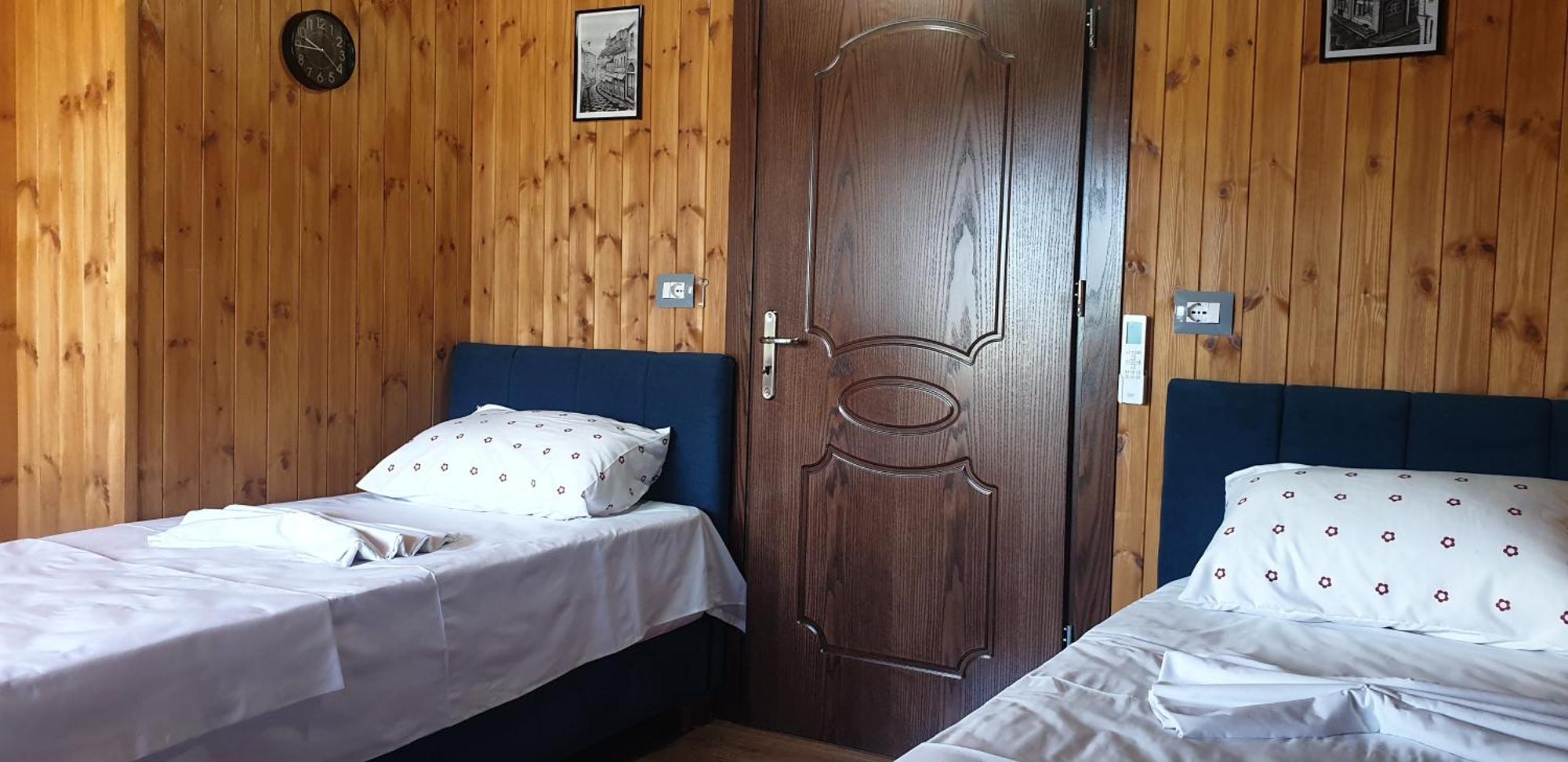 Shena Guest House Gjirokaster Bagian luar foto