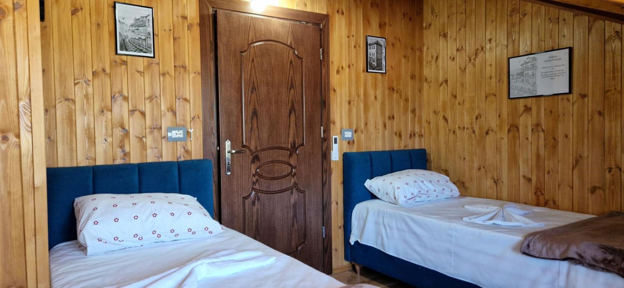 Shena Guest House Gjirokaster Bagian luar foto