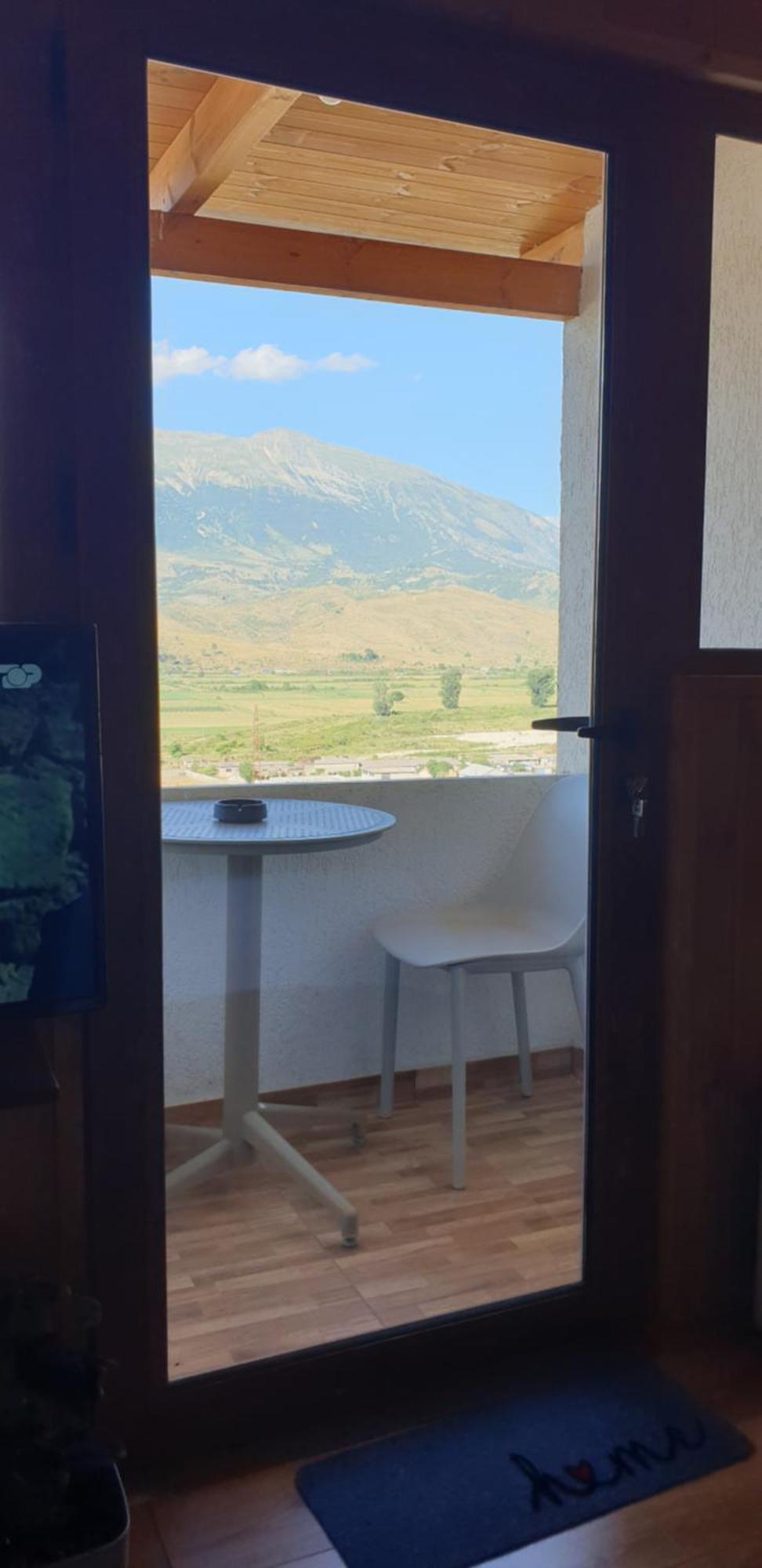 Shena Guest House Gjirokaster Bagian luar foto