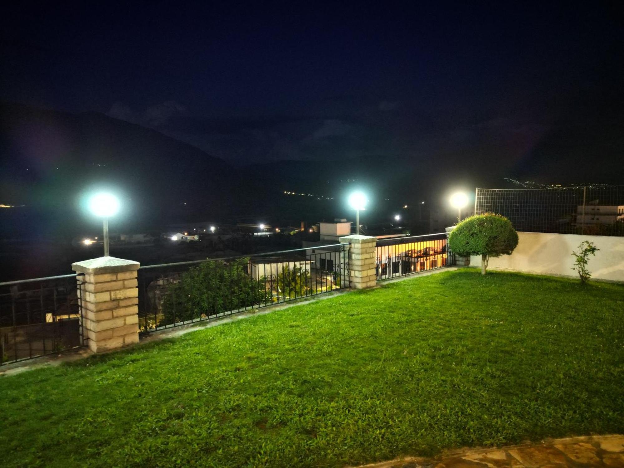 Shena Guest House Gjirokaster Bagian luar foto