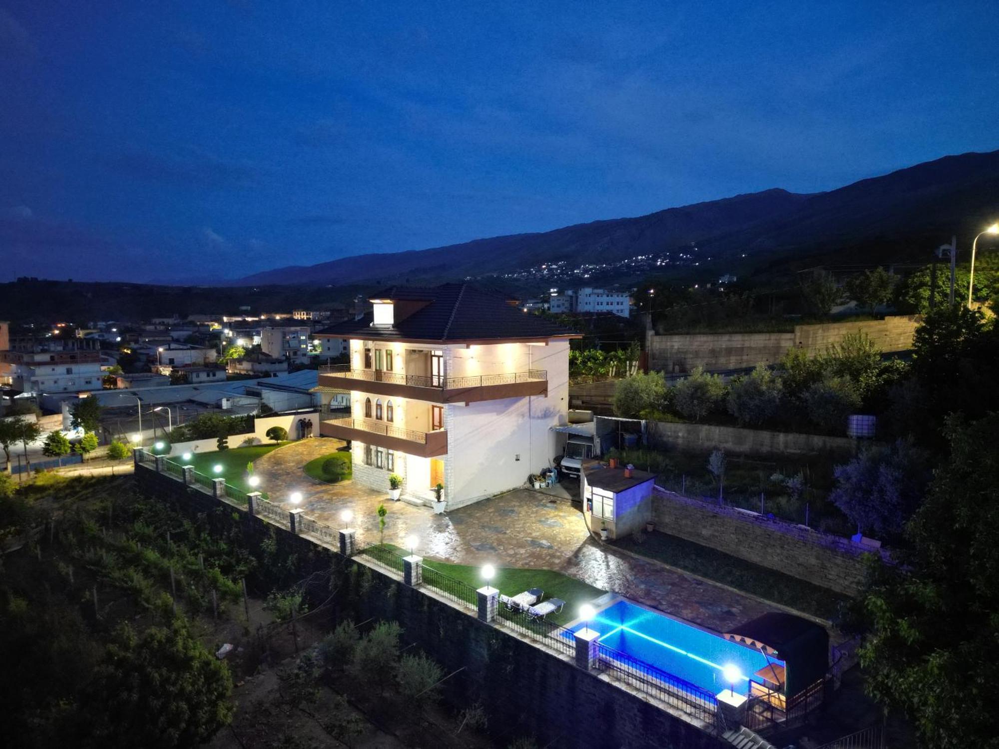 Shena Guest House Gjirokaster Bagian luar foto