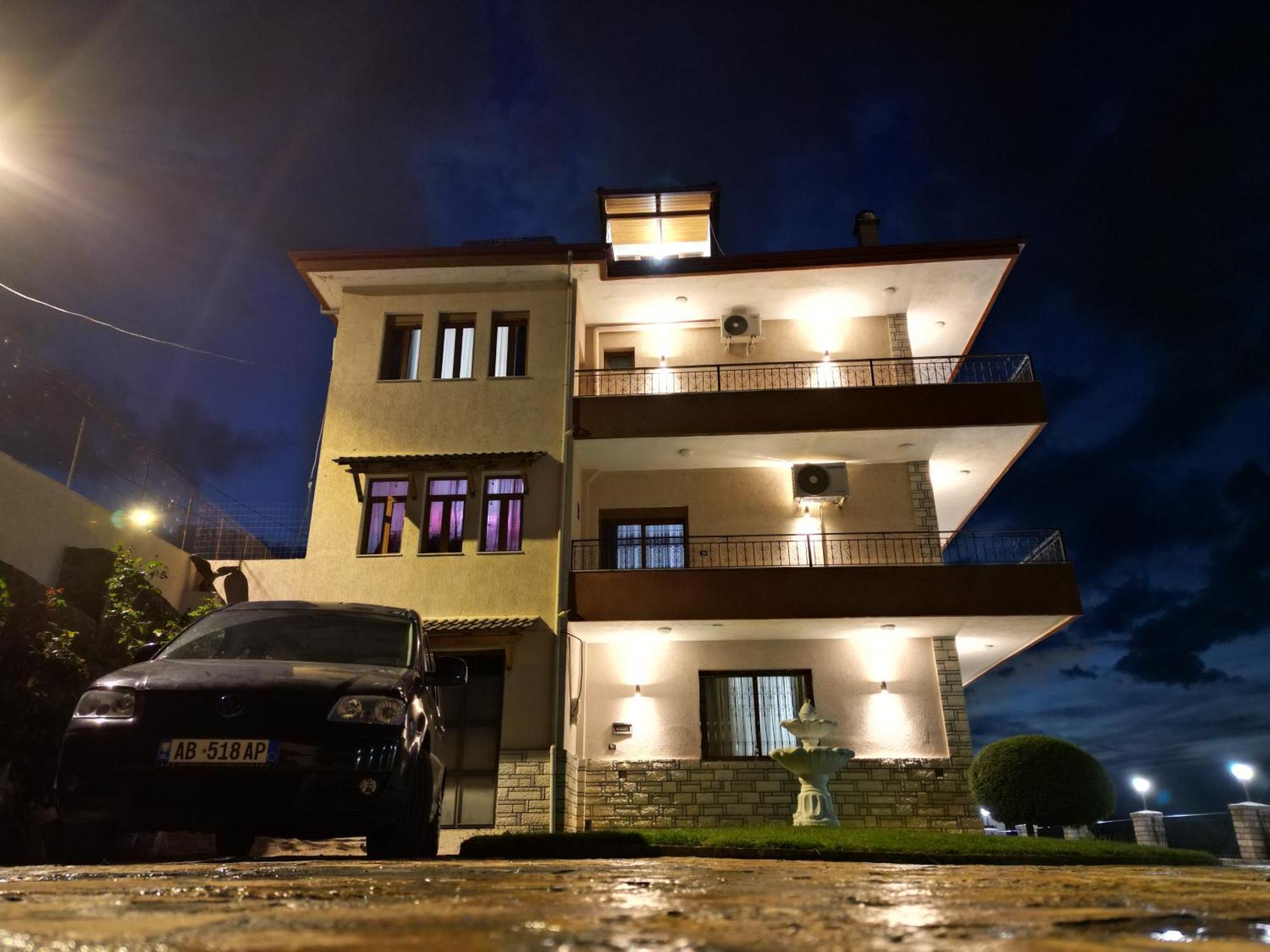 Shena Guest House Gjirokaster Bagian luar foto