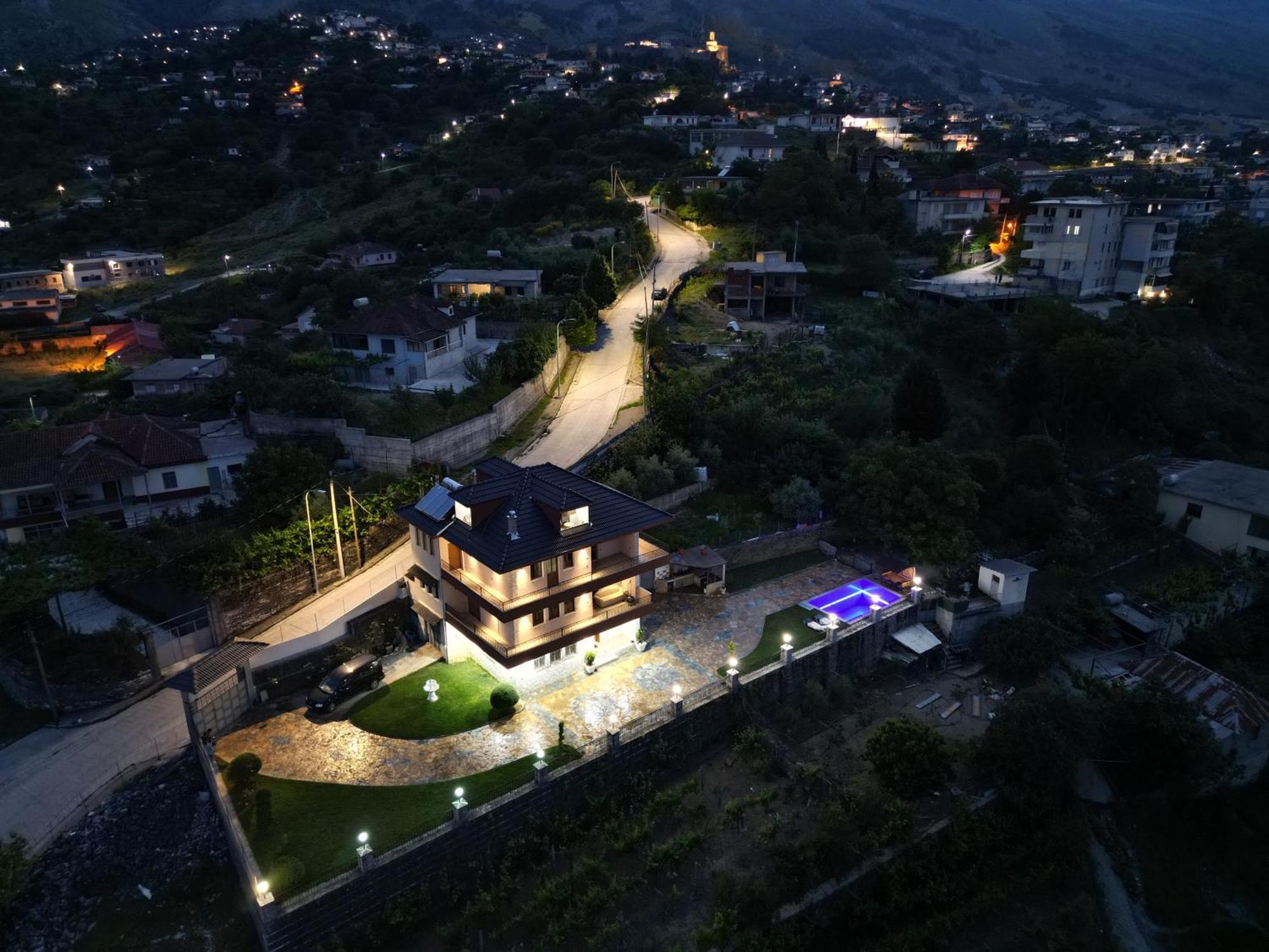 Shena Guest House Gjirokaster Bagian luar foto
