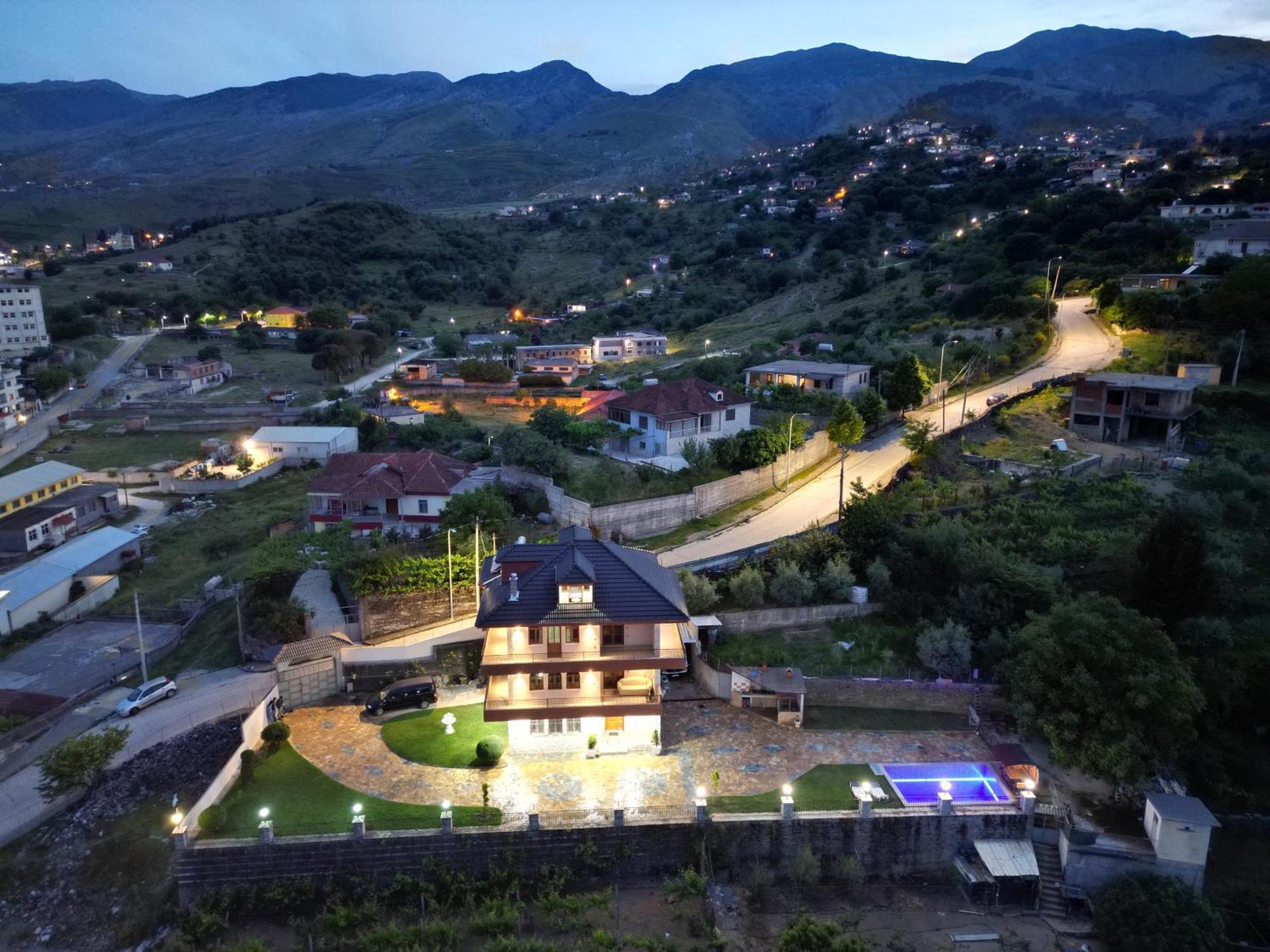 Shena Guest House Gjirokaster Bagian luar foto