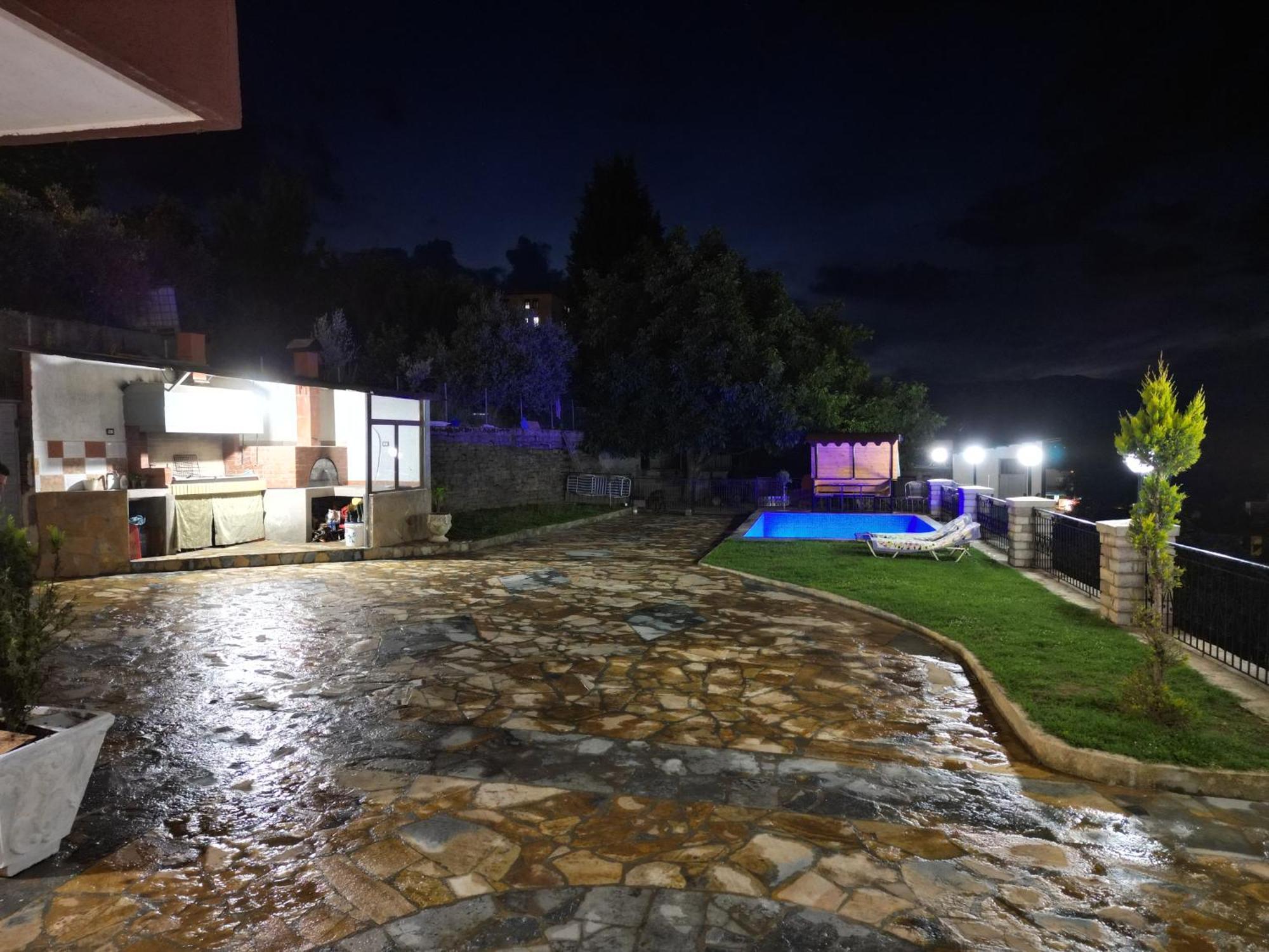 Shena Guest House Gjirokaster Bagian luar foto