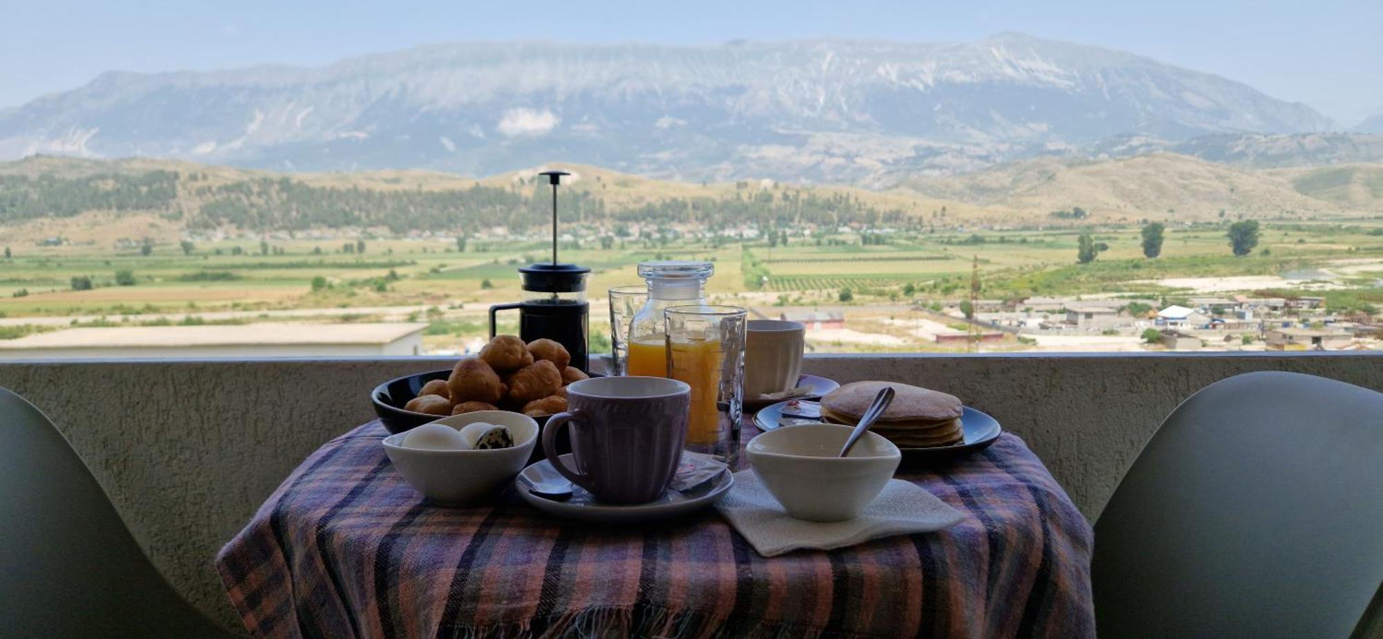 Shena Guest House Gjirokaster Bagian luar foto