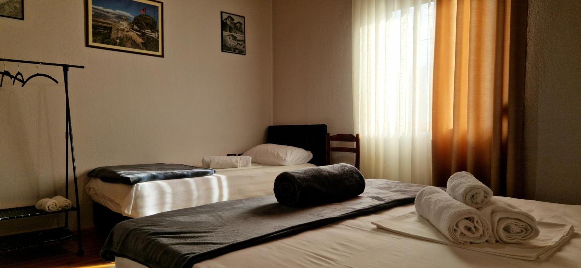 Shena Guest House Gjirokaster Bagian luar foto